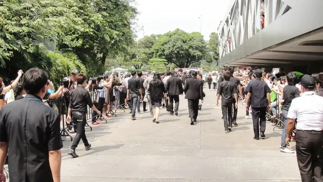 พระเอกเกาหลี “คิม บอม” ได้เข้าพบคุณรัตน์และร่วมถ่ายภาพ