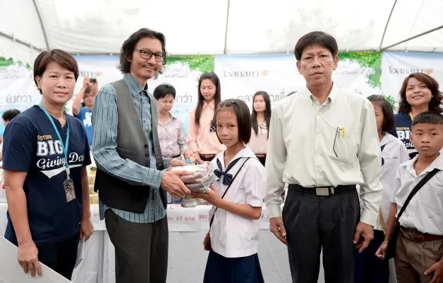 โอสถสภาเปิดตลาดนัดเพื่อชีวิตที่ดียิ่งกว่า
