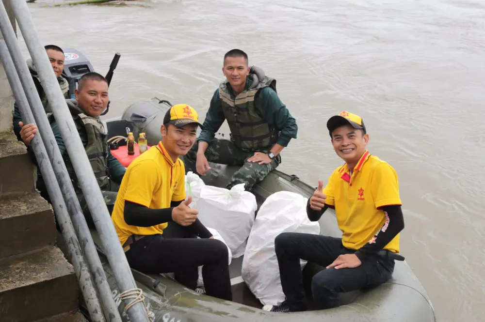 โอสถสภาร่วมส่งพลังช่วยน้ำท่วมอุบลราชธานี