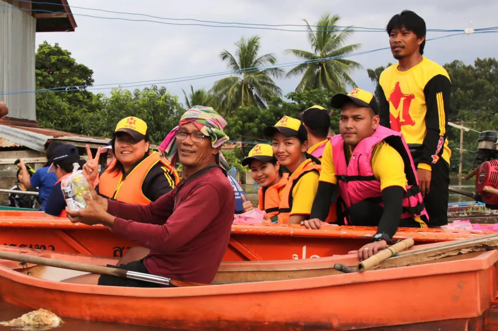 โอสถสภาร่วมส่งพลังช่วยน้ำท่วมอุบลราชธานี