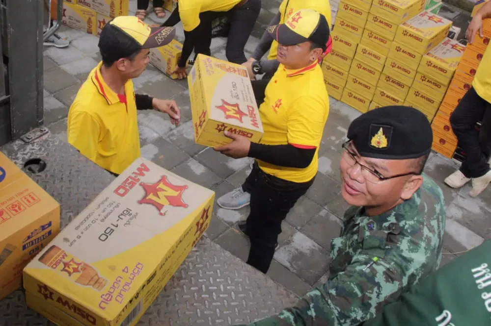 โอสถสภาร่วมส่งพลังช่วยน้ำท่วมอุบลราชธานี