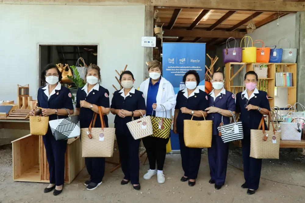 Osotspa Welcomes Khon Kaen Red Cross Chapter to Plastic Basketry Learning Center