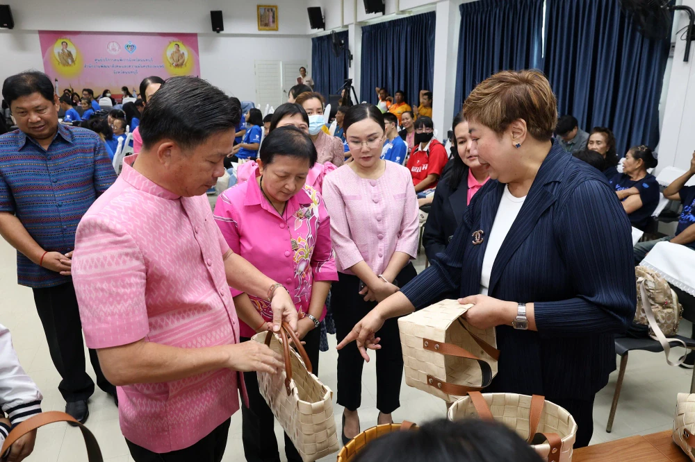 มูลนิธิโอสถสภาเดินหน้าโครงการ มอบโอกาส สร้างอาชีพ ปีที่ 3  ส่งมอบโอกาสให้คนพิการในนนทบุรี