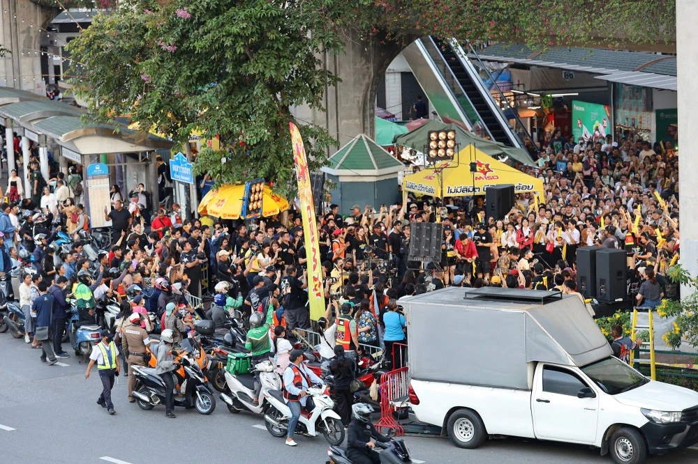 M-150 Ignites Victory Monument with a Power-Packed Mini Concert “Power Song : Life Beyond Limits”