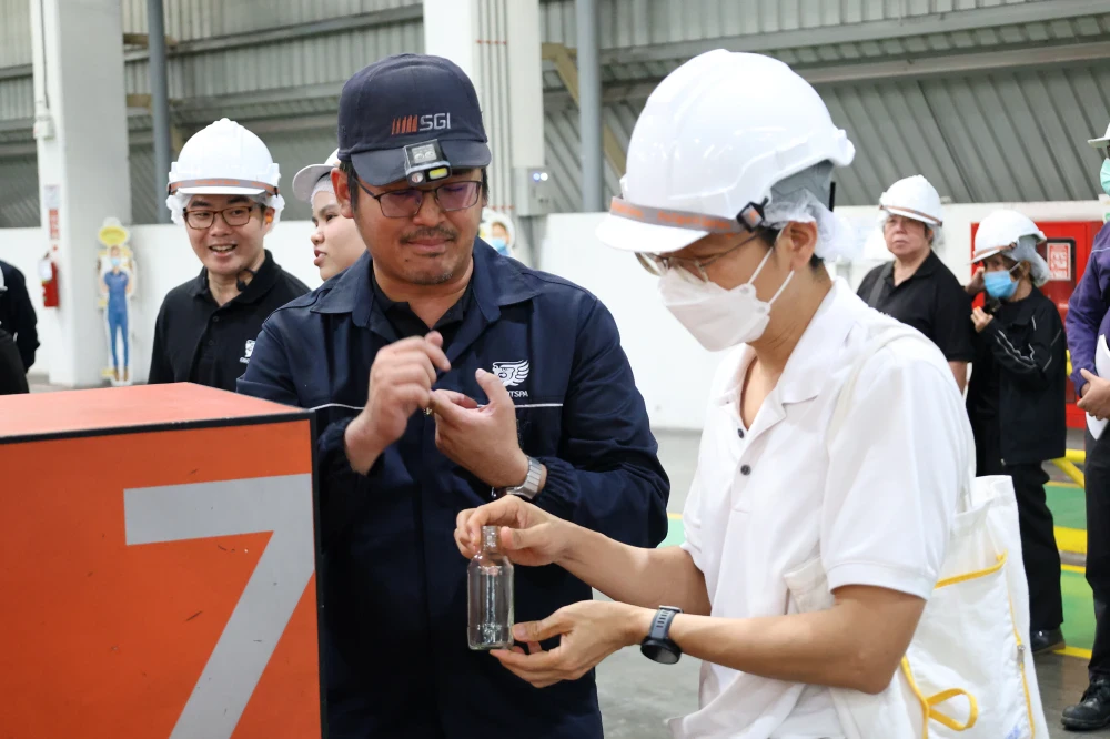 โอสถสภา เปิดบ้านต้อนรับกลุ่มนักลงทุนบริษัทหลักทรัพย์ Liberator เยี่ยมชมกระบวนการผลิตและคลังสินค้าอัจฉริยะ