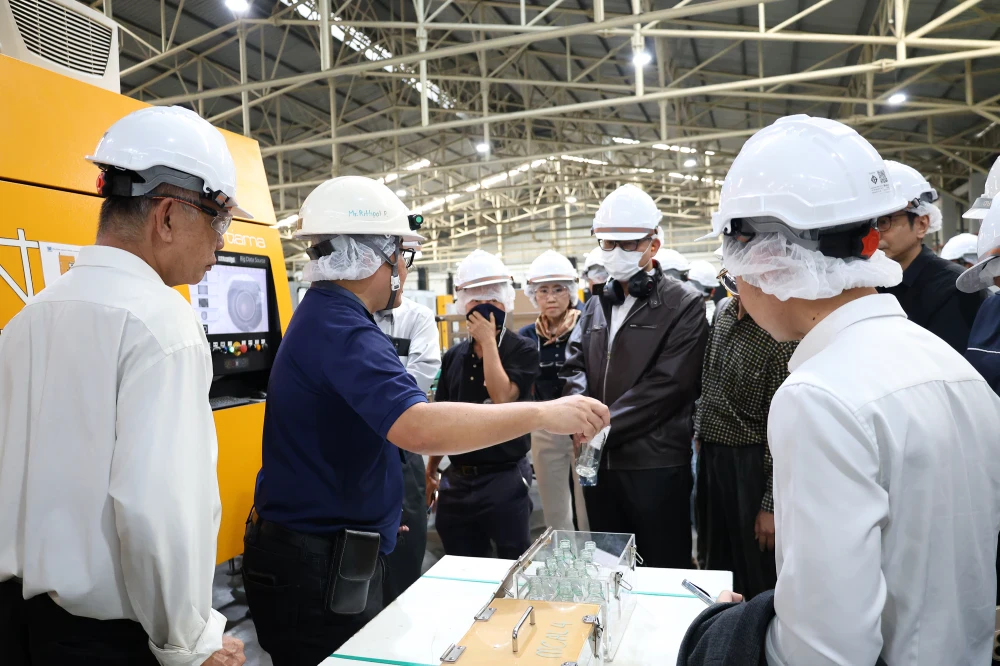 โอสถสภา เปิดบ้านต้อนรับกลุ่มนักลงทุนบริษัทหลักทรัพย์ Liberator เยี่ยมชมกระบวนการผลิตและคลังสินค้าอัจฉริยะ