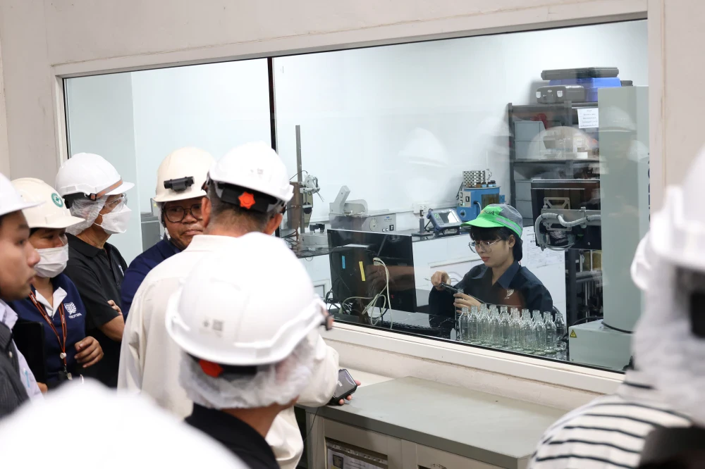 โอสถสภา เปิดบ้านต้อนรับกลุ่มนักลงทุนบริษัทหลักทรัพย์ Liberator เยี่ยมชมกระบวนการผลิตและคลังสินค้าอัจฉริยะ