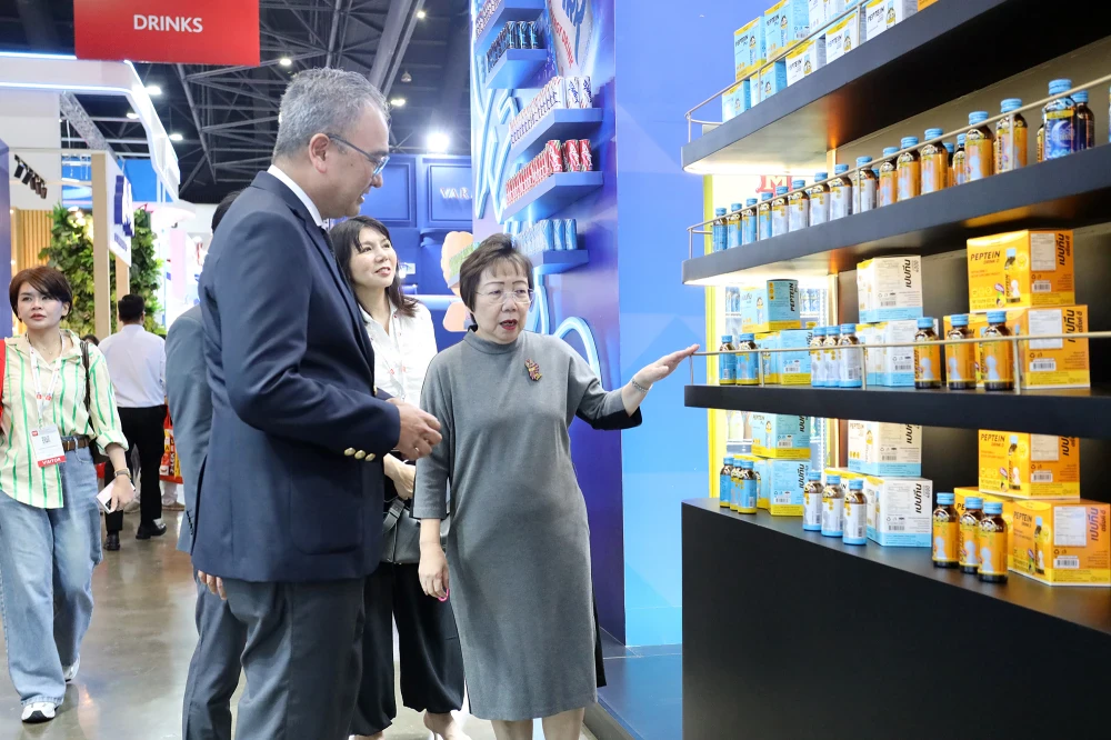 โอสถสภาร่วมต้อนรับคณะผู้บริหารภาครัฐ ให้เกียรติเยี่ยมชมบูธในงาน THAIFEX – Anuga Asia 2026