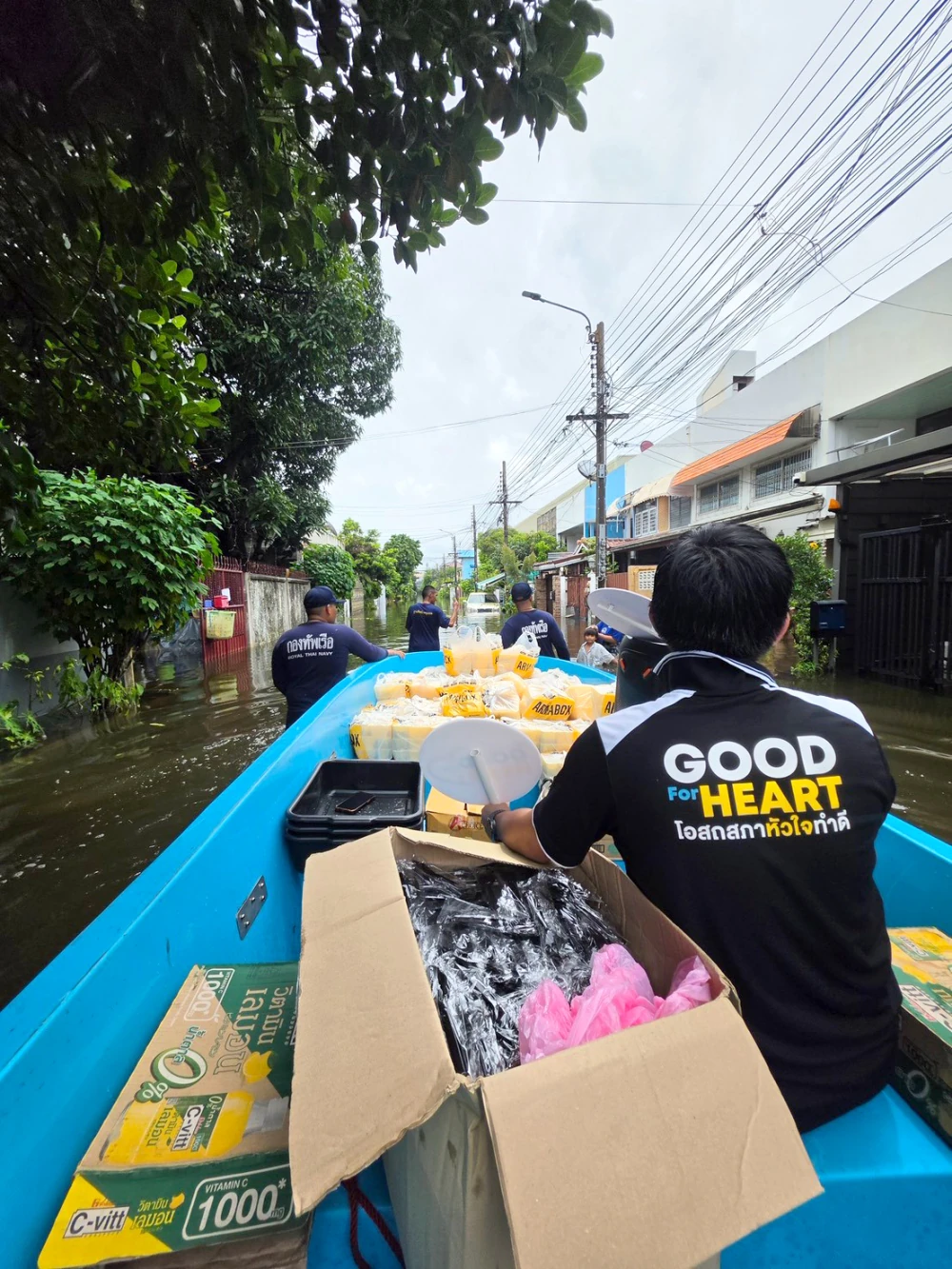 โอสถสภารวมพลังจิตอาสาช่วยผู้ประสบภัยน้ำท่วม ดูแลชุมชนบางกะปิและพนักงานในพื้นที่กรุงเทพฯ–อยุธยา พร้อมสนับสนุนการฟื้นฟูหลังน้ำลด