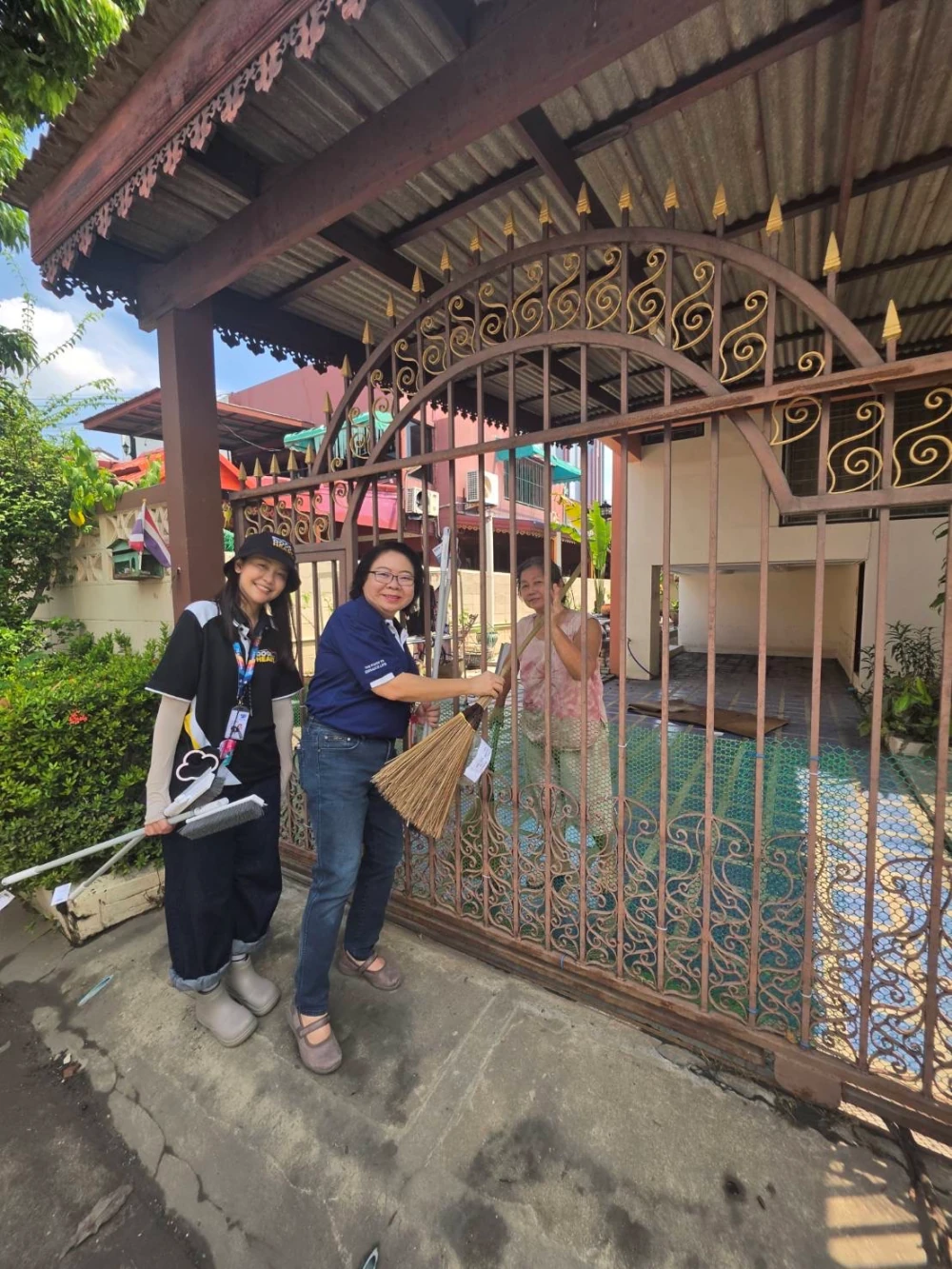 โอสถสภารวมพลังจิตอาสาช่วยผู้ประสบภัยน้ำท่วม ดูแลชุมชนบางกะปิและพนักงานในพื้นที่กรุงเทพฯ–อยุธยา พร้อมสนับสนุนการฟื้นฟูหลังน้ำลด